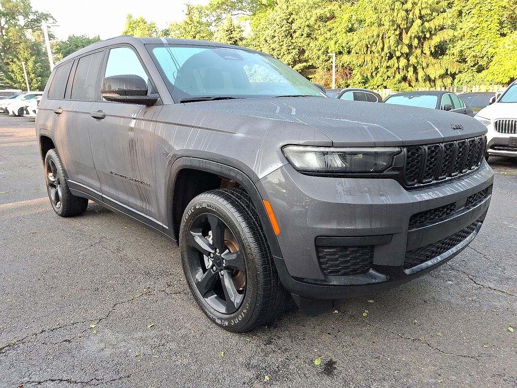 2023 Jeep Grand Cherokee Laredo 3