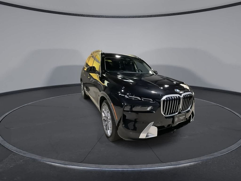 Thumbnail: 2023 BMW X7 - 3