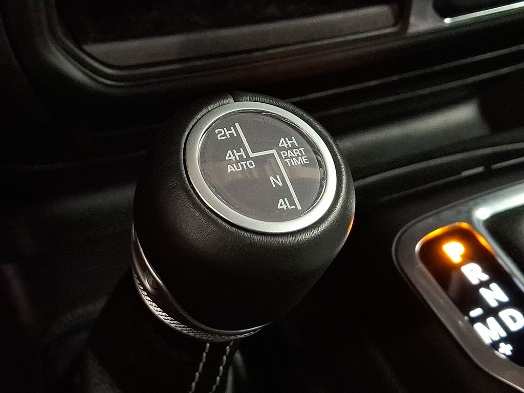 2023 Jeep Wrangler Sahara 23