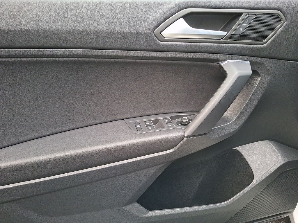 Thumbnail: 2019 Volkswagen Tiguan - 9