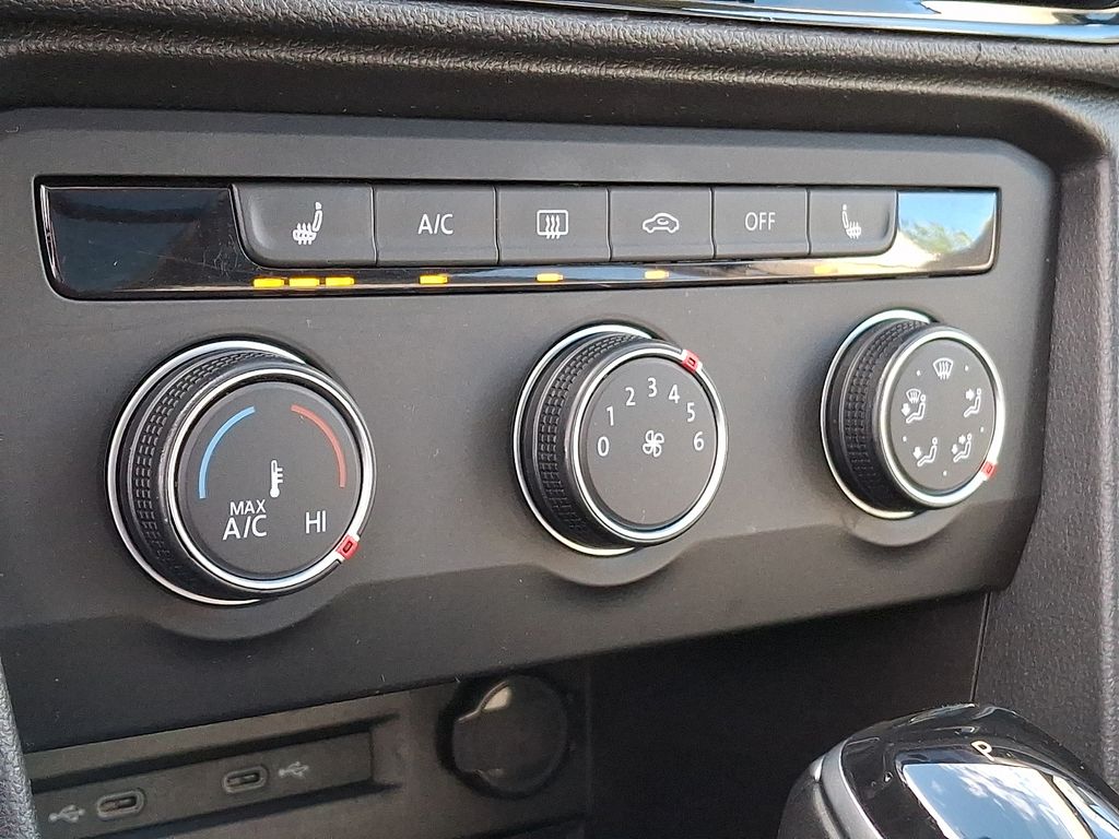 Thumbnail: 2022 Volkswagen Taos - 15