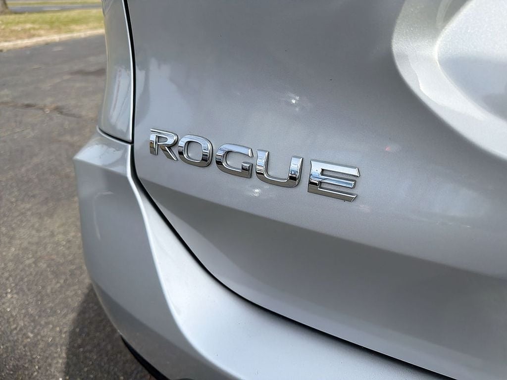 Thumbnail: 2018 Nissan Rogue - 18