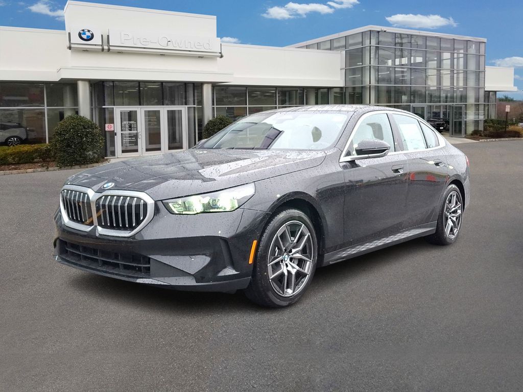 Thumbnail: 2027 BMW 5 Series - 1