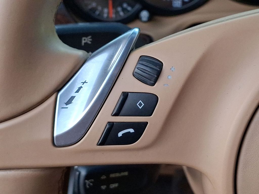 Thumbnail: 2015 Porsche Panamera - 16