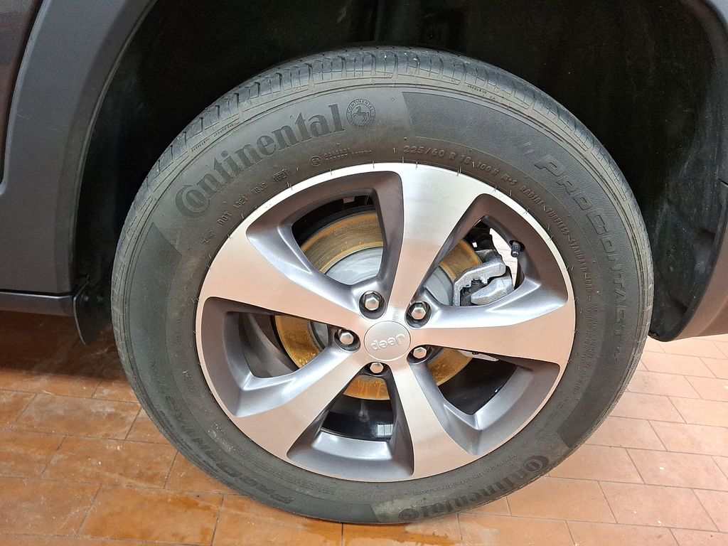 Thumbnail: 2021 Jeep Cherokee - 6