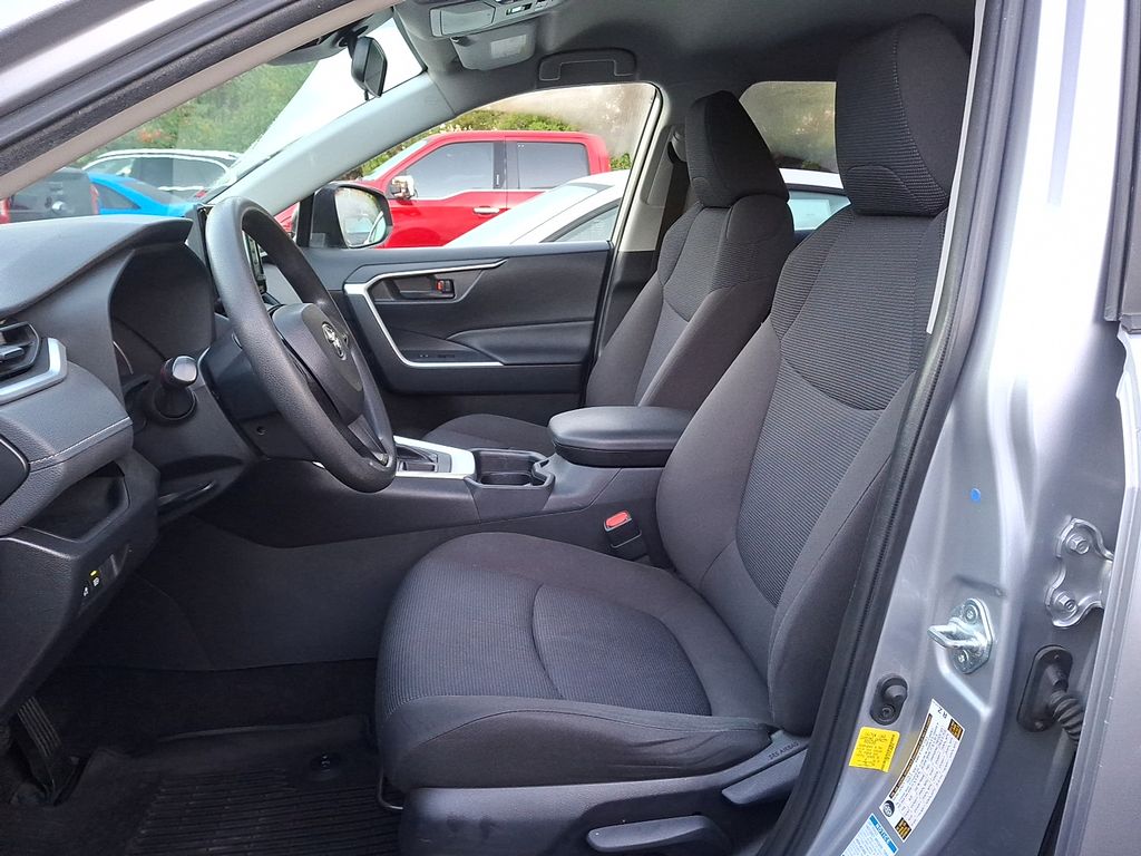 Thumbnail: 2020 Toyota RAV4 - 11