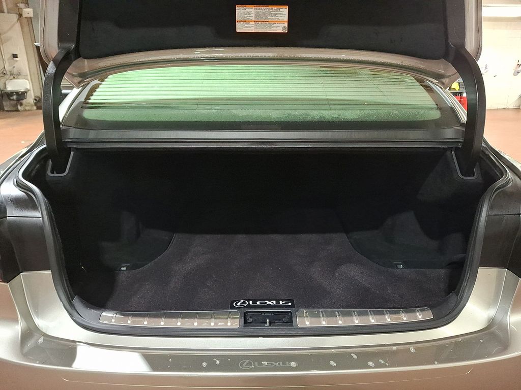 Thumbnail: 2020 Lexus LS - 26