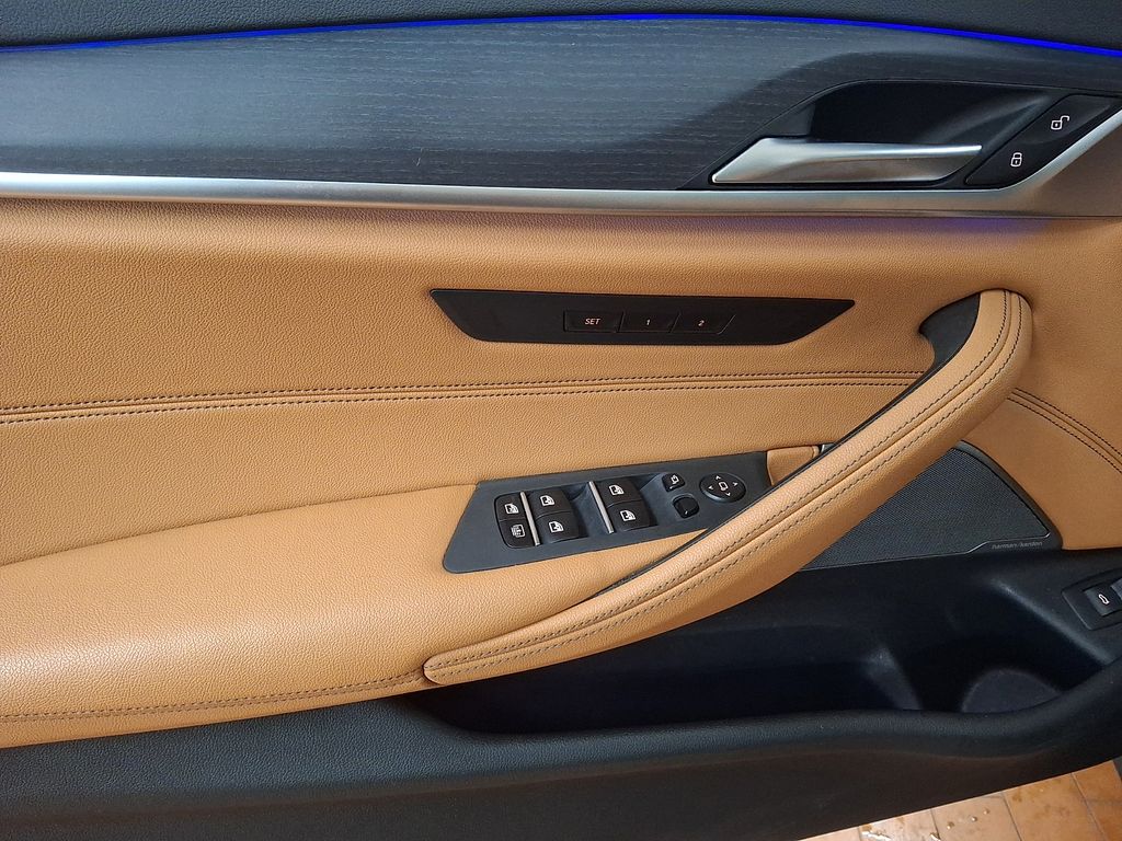 Thumbnail: 2022 BMW 5 Series - 9