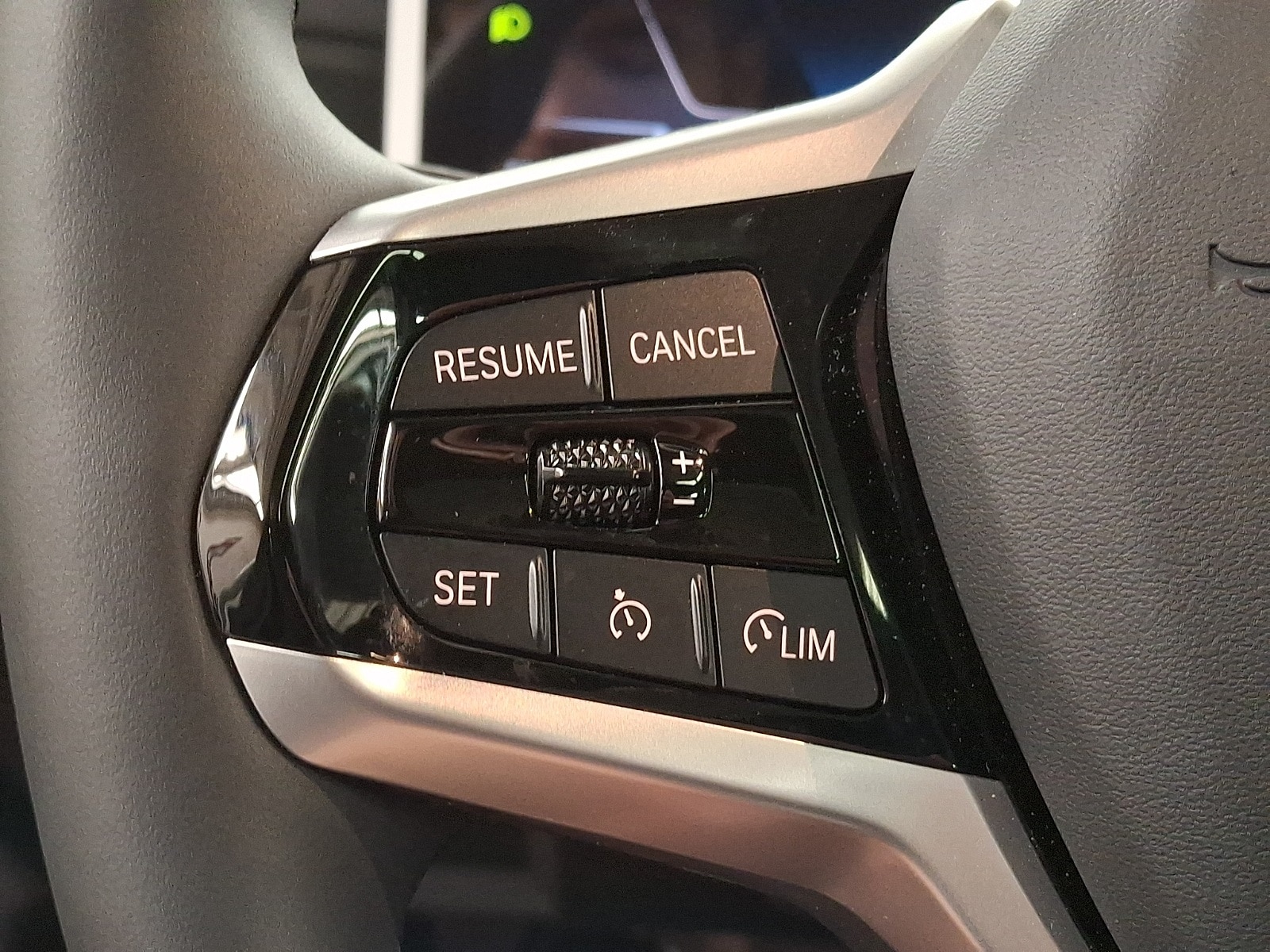 Thumbnail: 2025 BMW i4 - 16