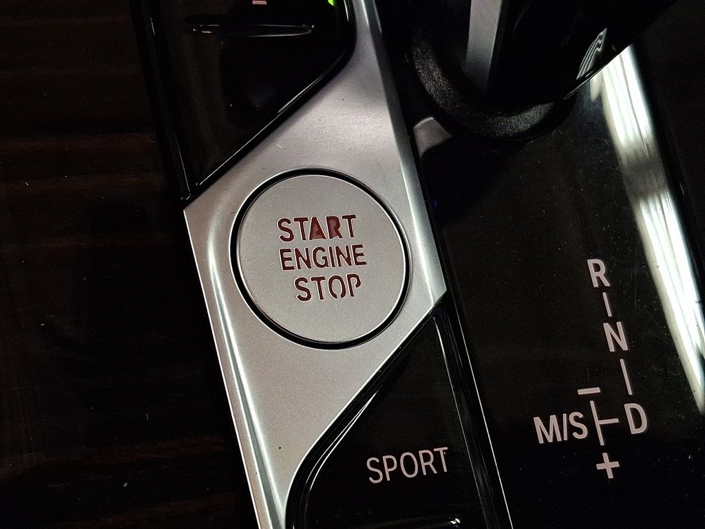 Thumbnail: 2021 BMW X7 - 23