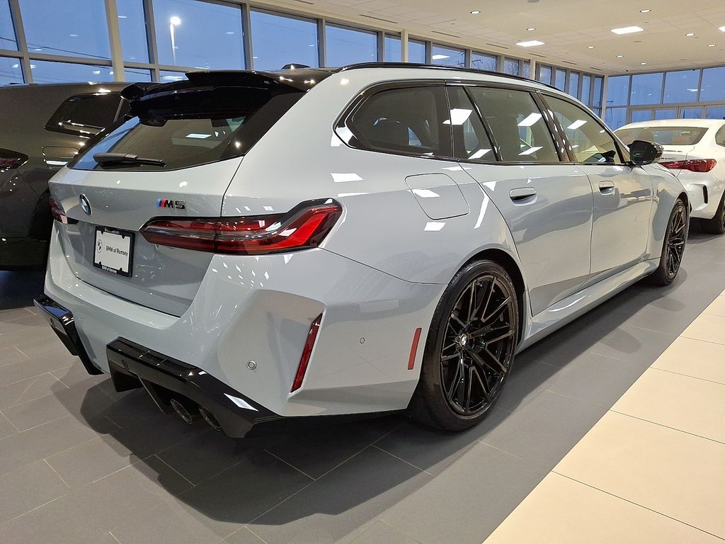 Thumbnail: 2026 BMW M5 - 3