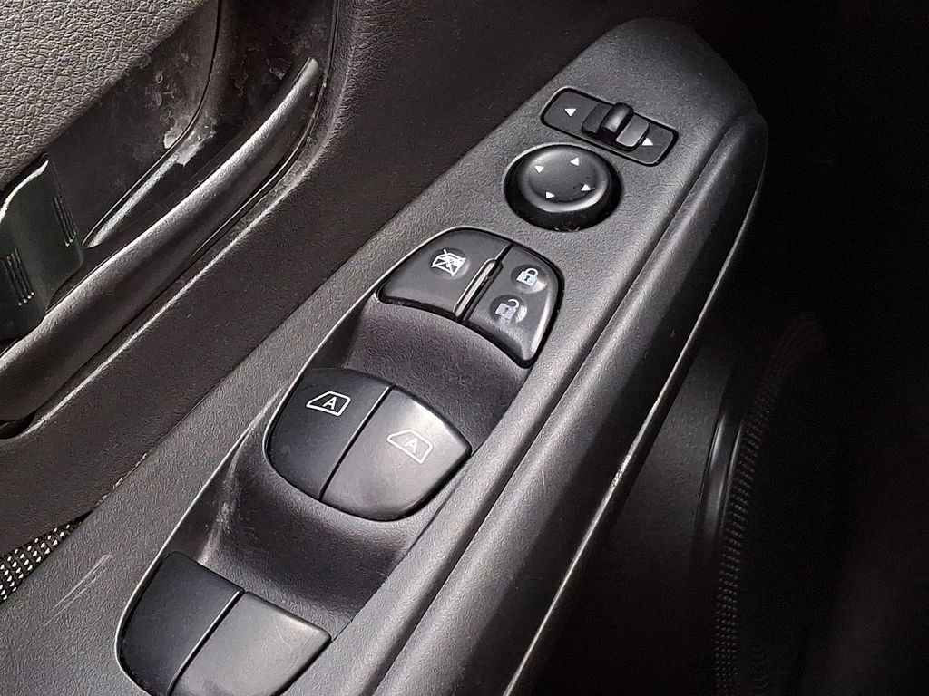 Thumbnail: 2020 Nissan Kicks - 25