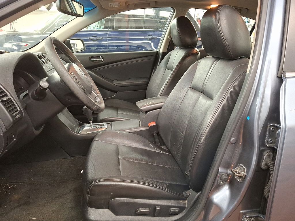 Thumbnail: 2010 Nissan Altima - 12