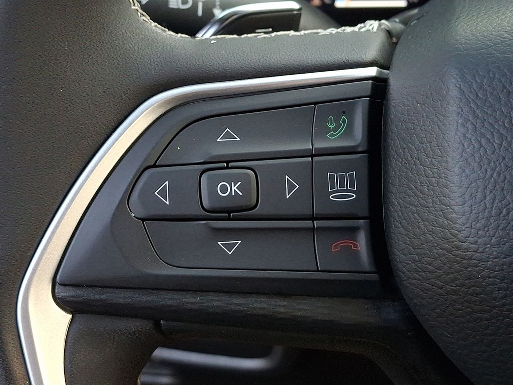 2023 Jeep Grand Cherokee Laredo 17