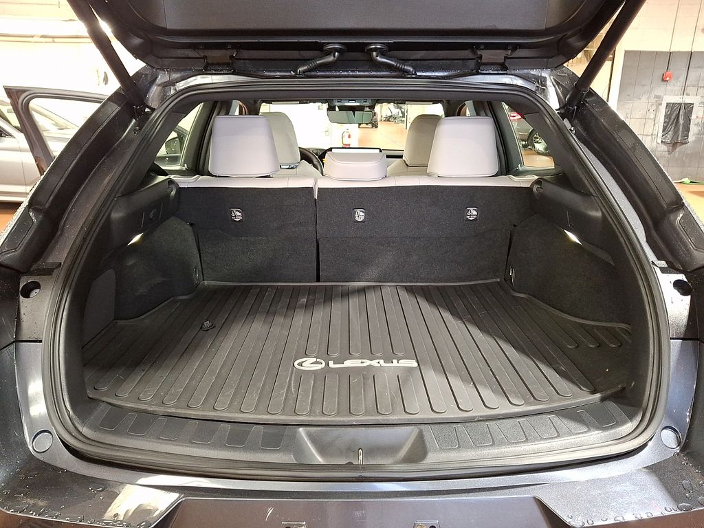 Thumbnail: 2023 Lexus UX - 26