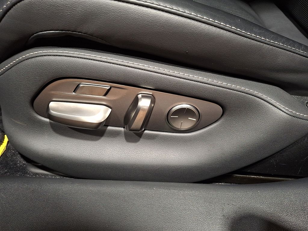 Thumbnail: 2020 Lexus LS - 11