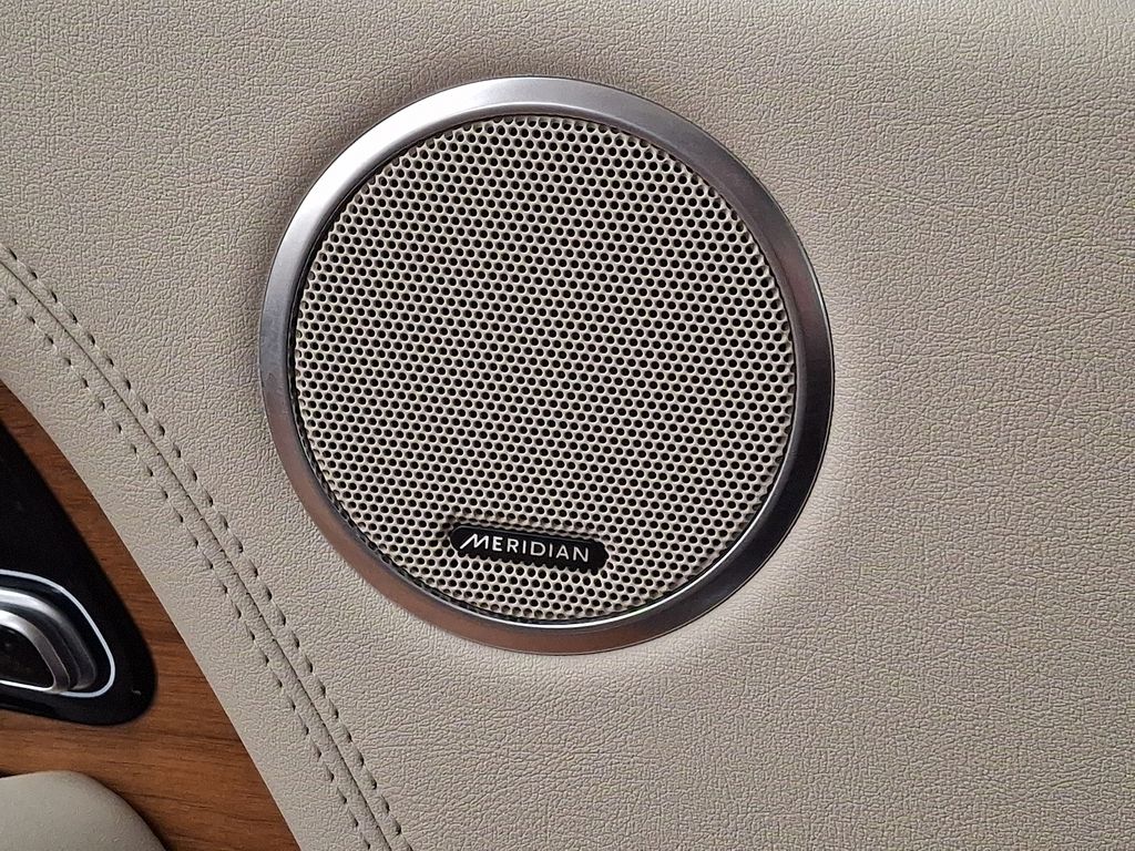 Thumbnail: 2021 Land Rover Range Rover - 21