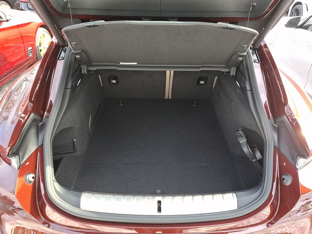 Thumbnail: 2023 Porsche Taycan - 27