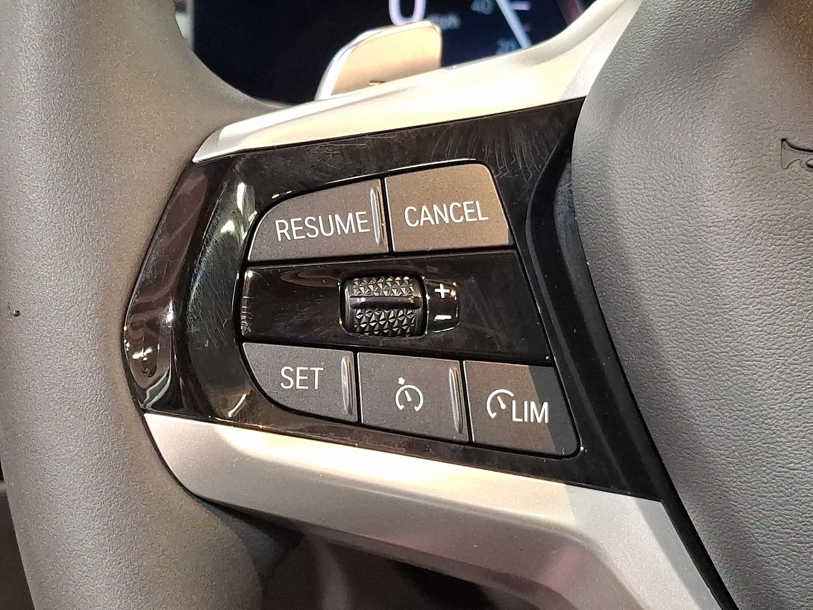 Thumbnail: 2025 BMW 3 Series - 18