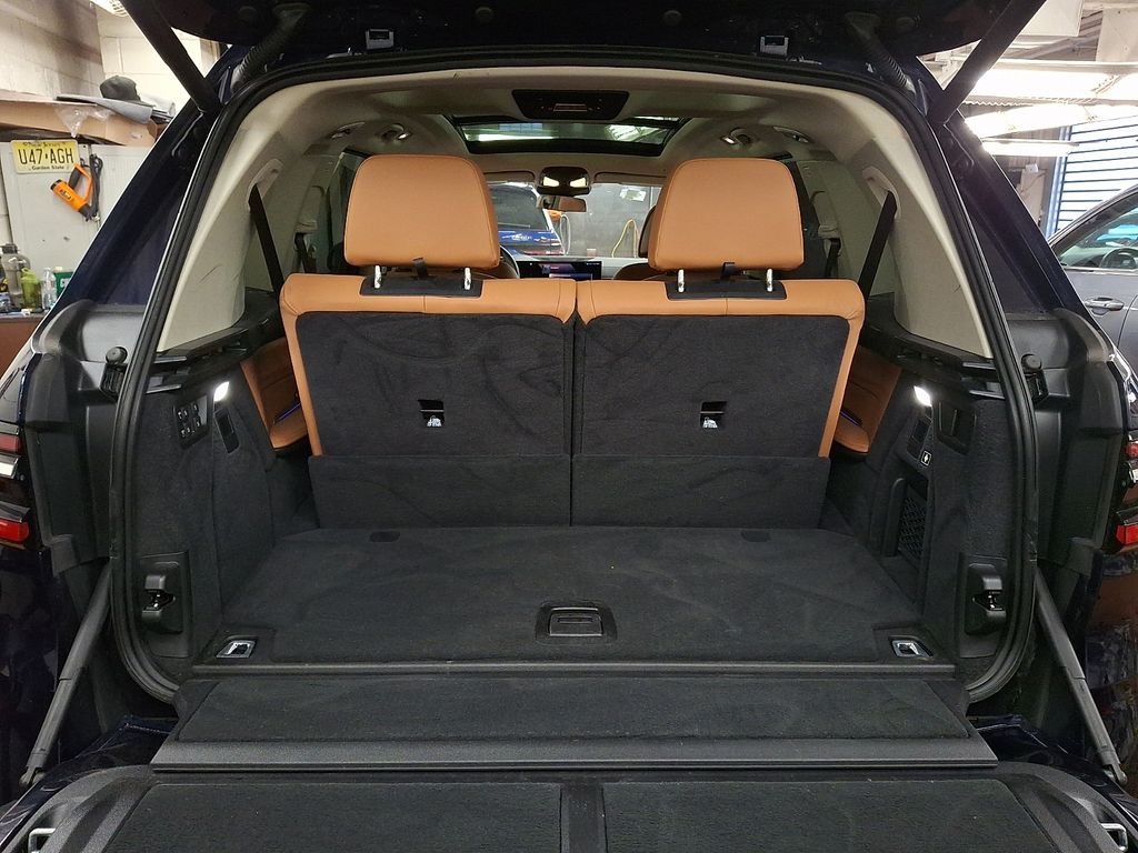 Thumbnail: 2023 BMW X7 - 28