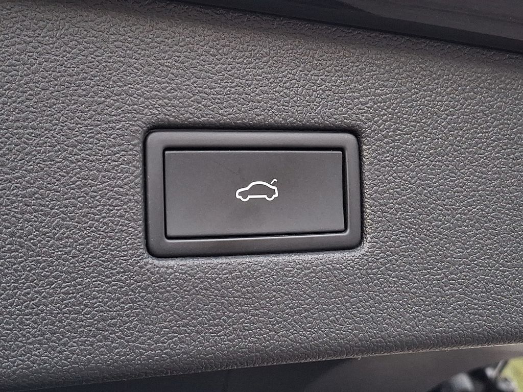 Thumbnail: 2022 Volkswagen Tiguan - 27