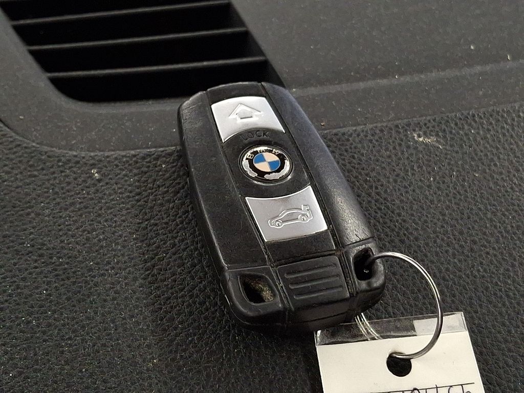 Thumbnail: 2011 BMW 3 Series - 20