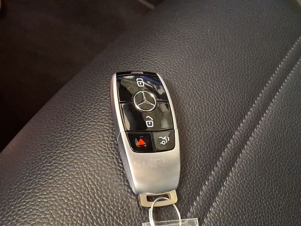 Thumbnail: 2022 Mercedes-Benz E-Class - 19