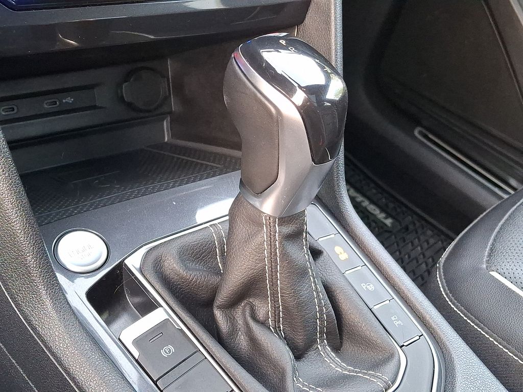 Thumbnail: 2022 Volkswagen Tiguan - 12