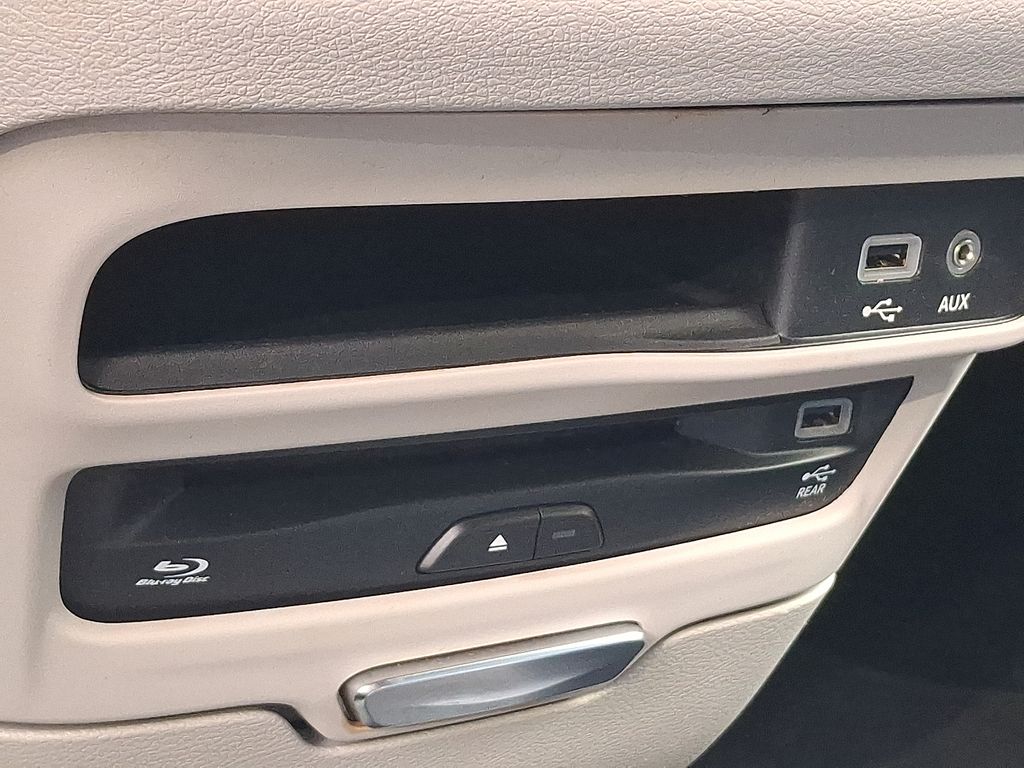 Thumbnail: 2017 Chrysler Pacifica - 18