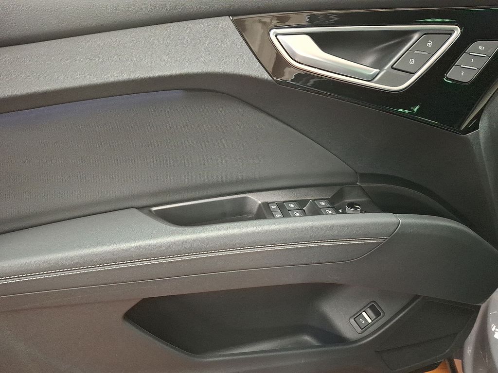 Thumbnail: 2023 Audi Q4 e-tron - 8