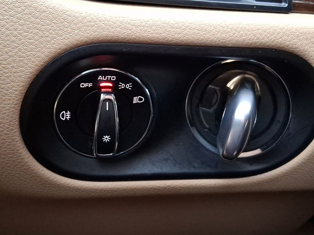 Thumbnail: 2019 Porsche Macan - 19