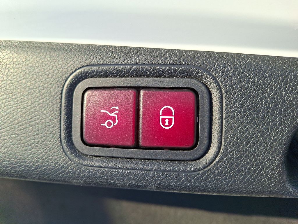 Thumbnail: 2021 Mercedes-Benz E-Class - 26