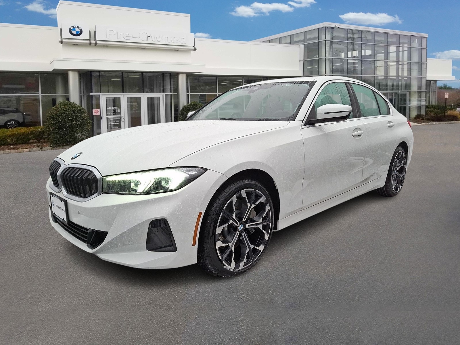 2025 BMW 3 Series 330i's photo