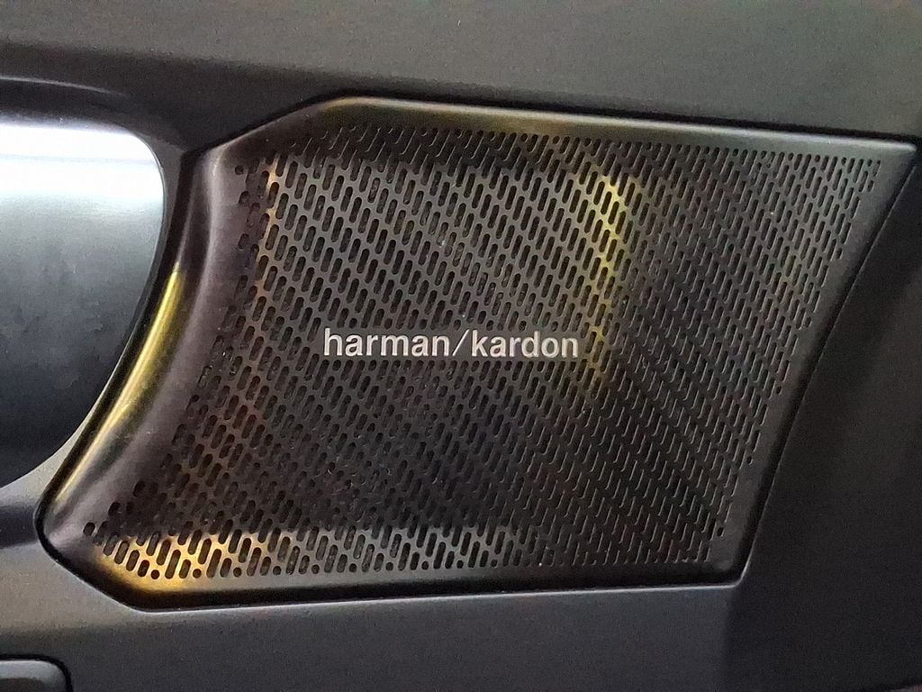 Thumbnail: 2023 Volvo XC40 - 22