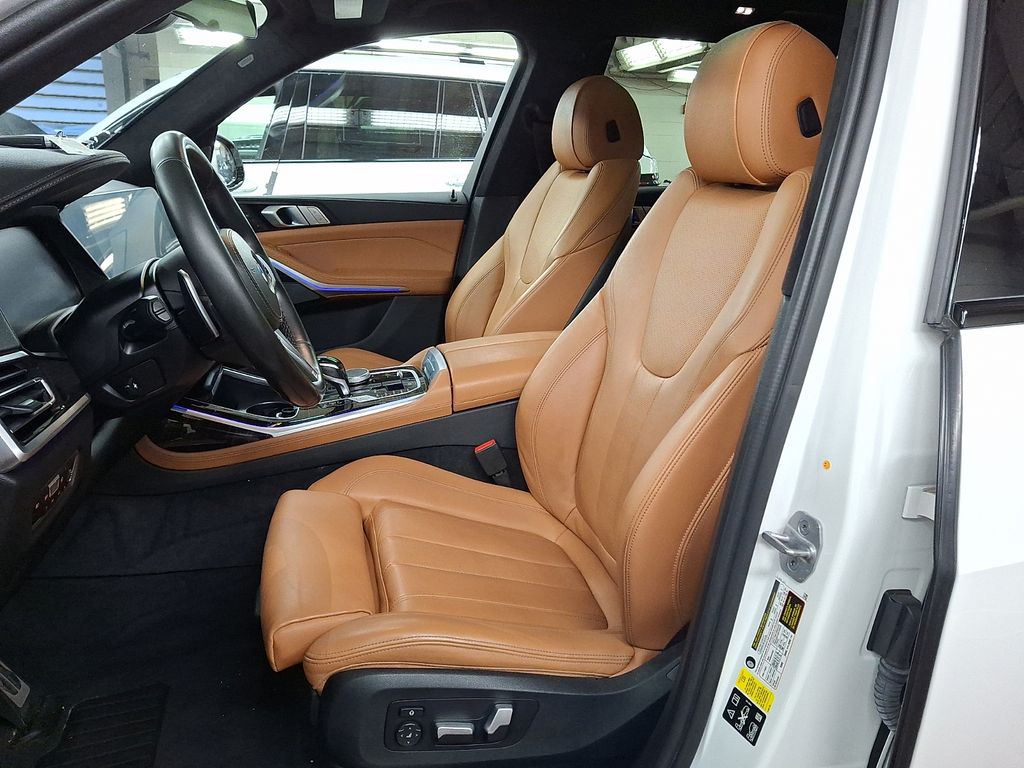 Thumbnail: 2021 BMW X7 - 11