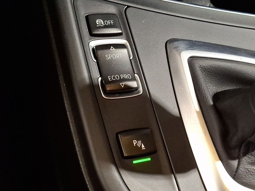 Thumbnail: 2018 BMW 3 Series - 23