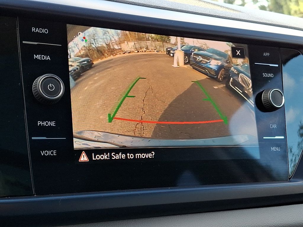 Thumbnail: 2022 Volkswagen Taos - 17