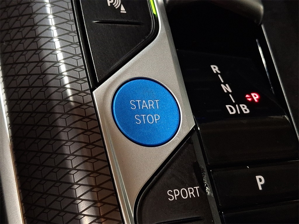 Thumbnail: 2025 BMW i4 - 20