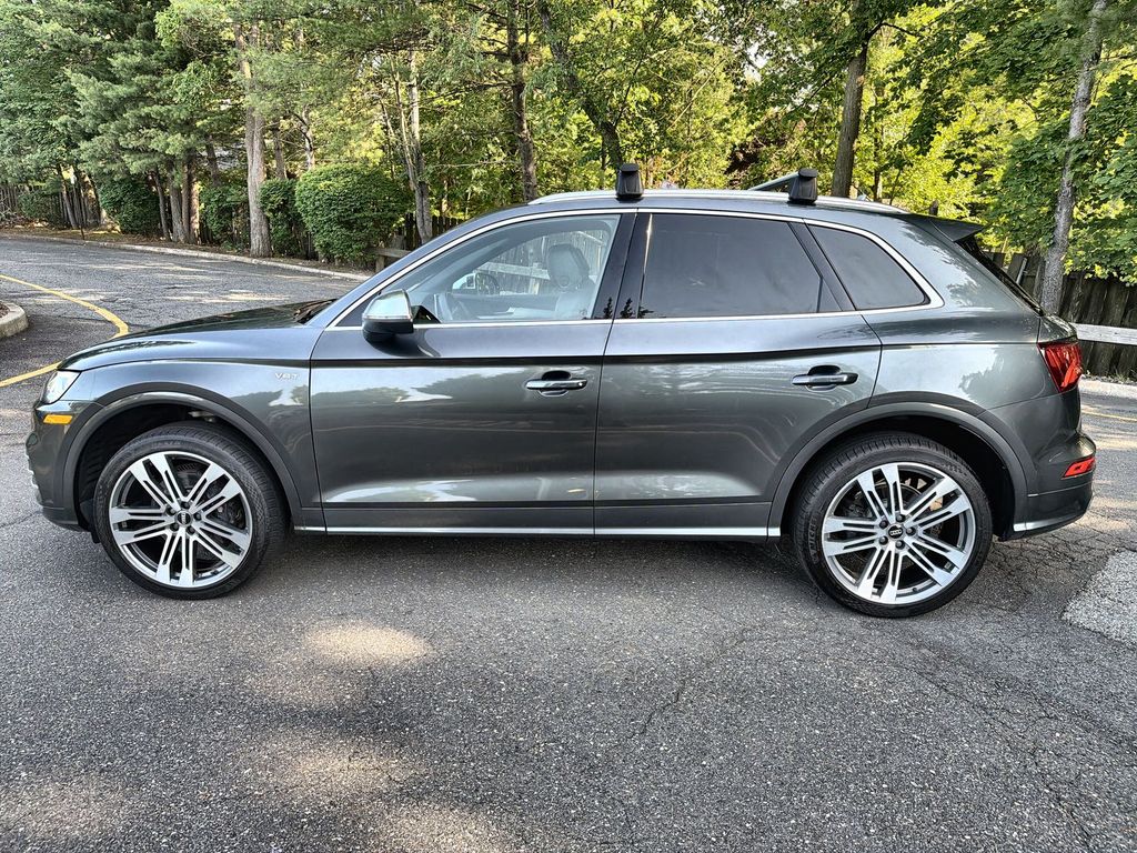 Thumbnail: 2018 Audi SQ5 - 11