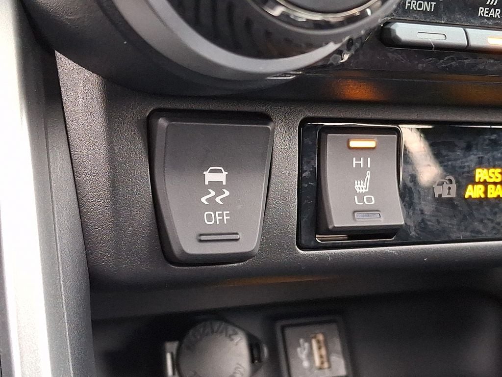 Thumbnail: 2023 Toyota RAV4 - 20