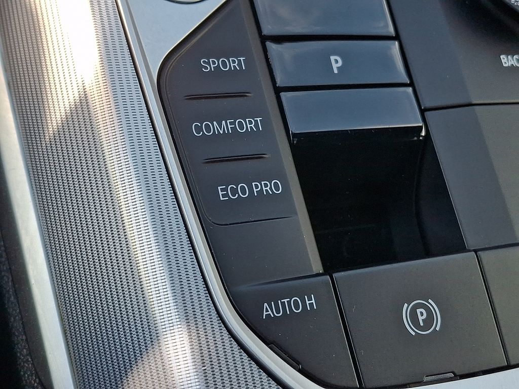 Thumbnail: 2023 BMW 3 Series - 21