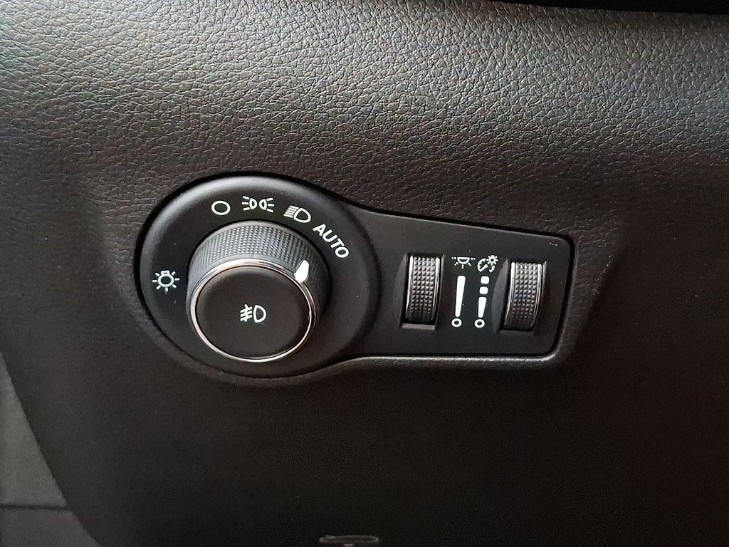 Thumbnail: 2022 Jeep Compass - 21