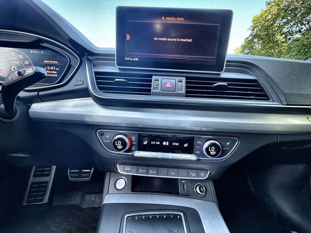 Thumbnail: 2018 Audi SQ5 - 24