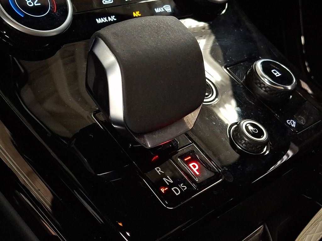 Thumbnail: 2023 Land Rover Range Rover Sport - 12