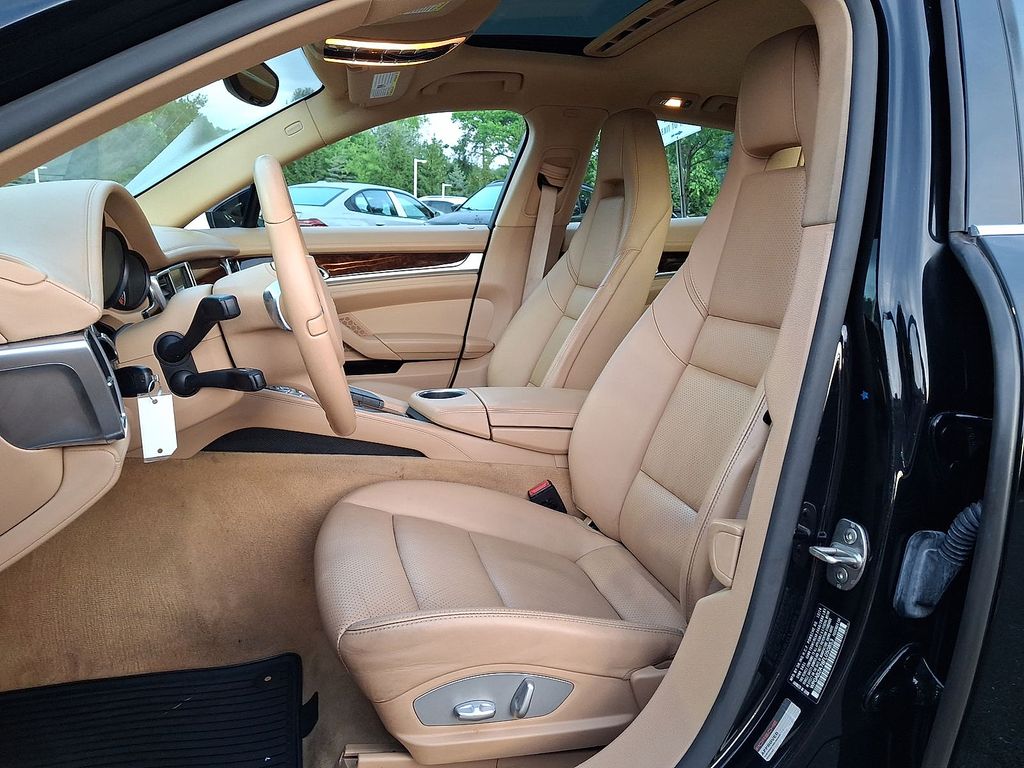 Thumbnail: 2015 Porsche Panamera - 11