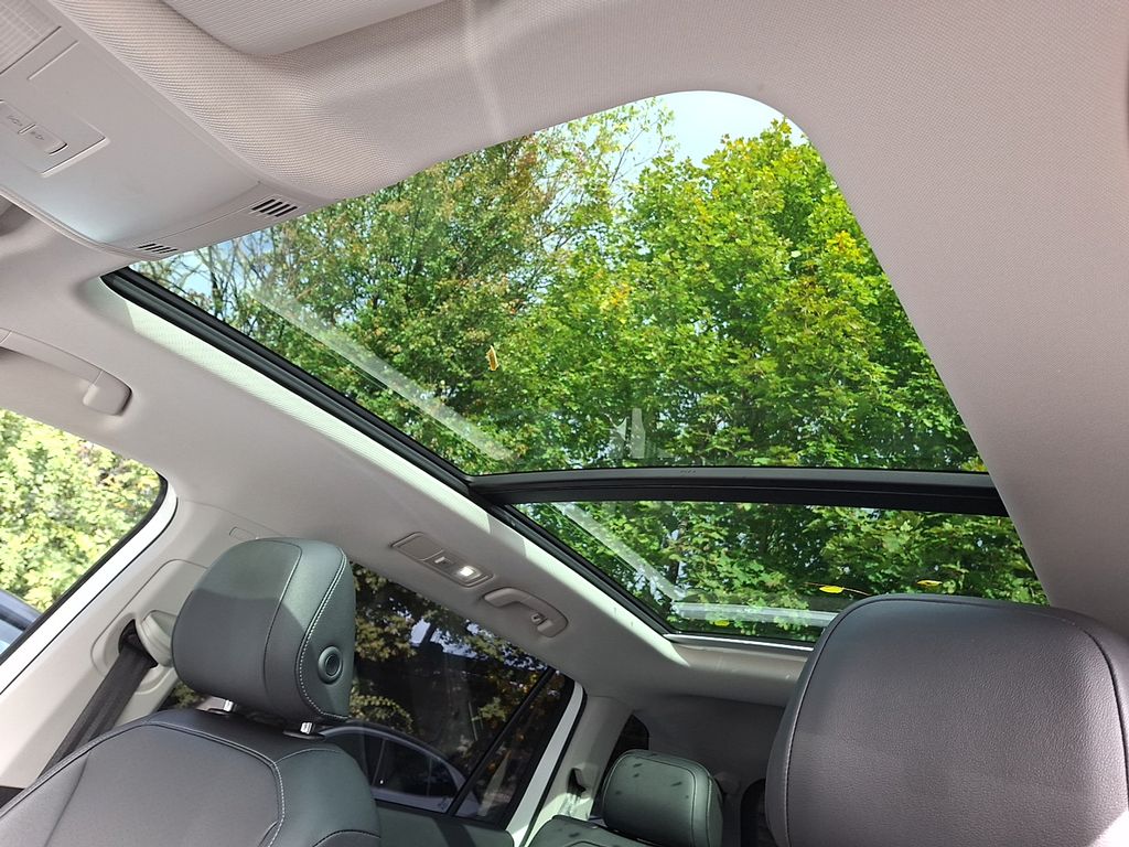 Thumbnail: 2019 Volkswagen Tiguan - 12