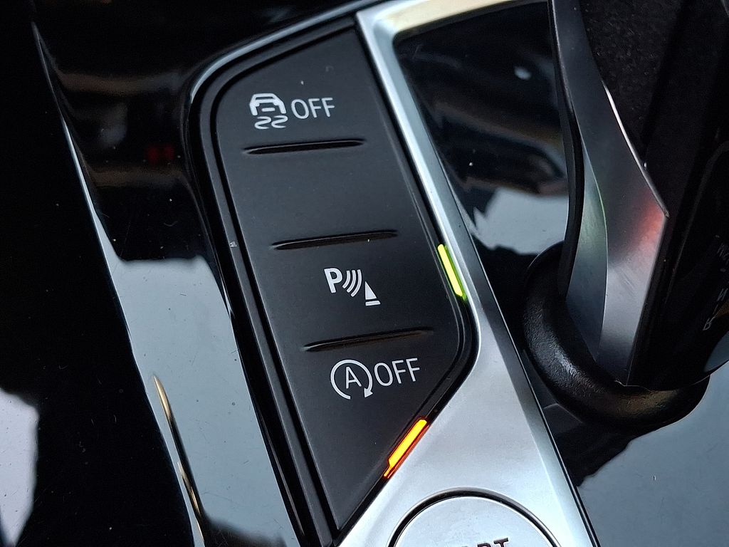 Thumbnail: 2023 BMW X4 - 17