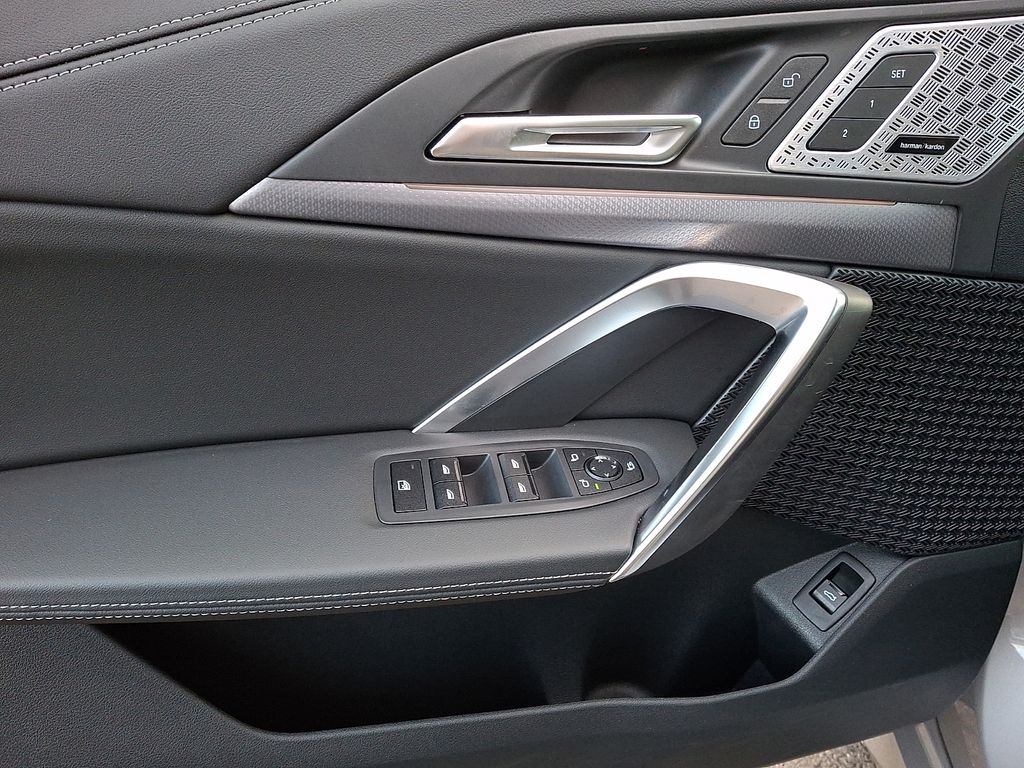 Thumbnail: 2024 BMW X1 - 10