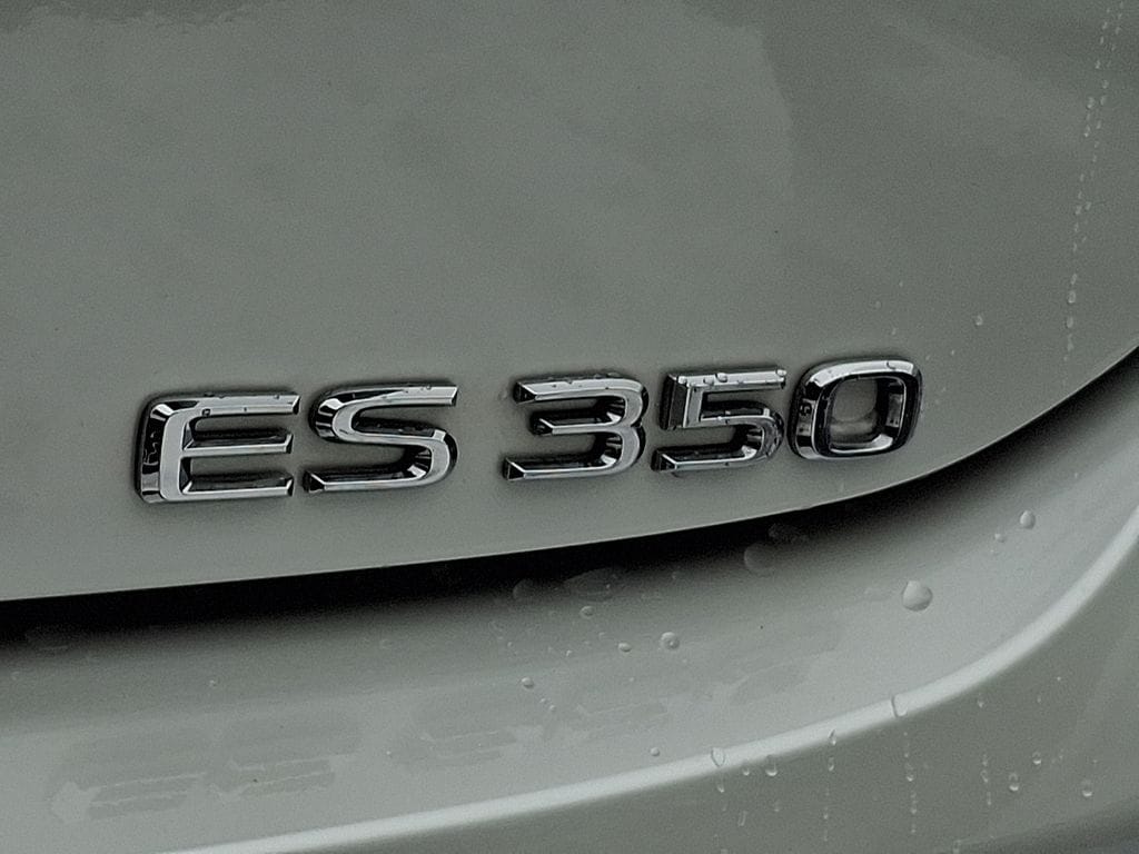 Thumbnail: 2023 Lexus ES - 28