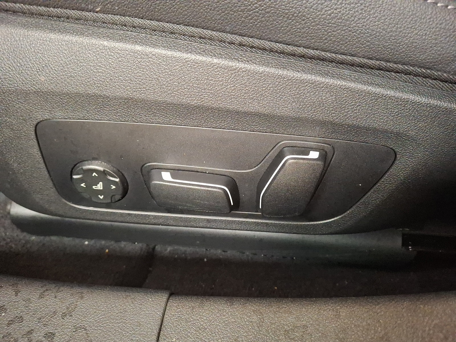 Thumbnail: 2025 BMW i4 - 10